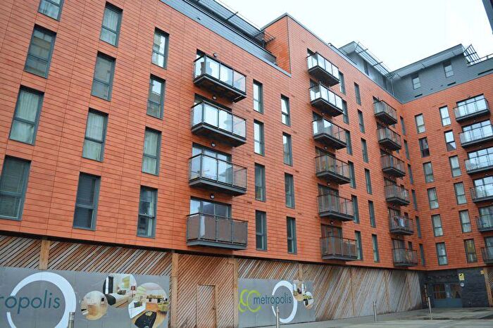 2 Bedroom Flat To Rent In Railway Terrace, Slough, SL2