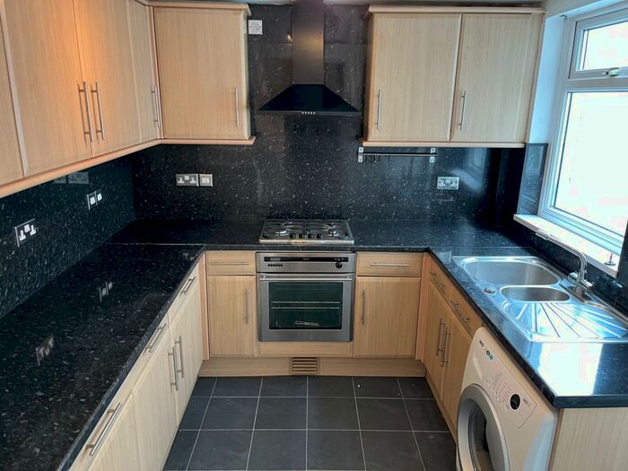 2 Bedroom House To Rent In Charles Street, Neath, SA11