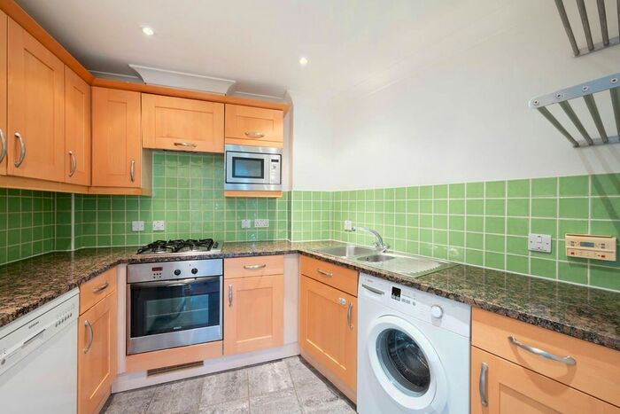 2 Bedroom Flat To Rent In Kingston Road, Wimbledon, London, SW19