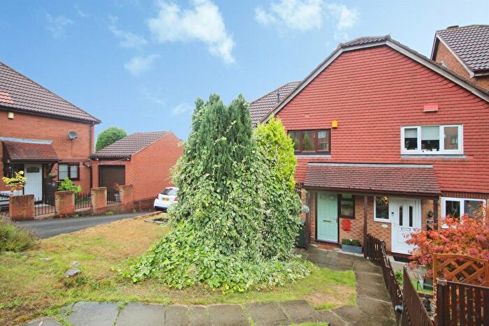 2 Bedroom Terraced House For Sale In Ibbetson Road, Morley, Leeds, LS27