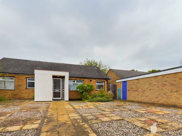 3 Bedroom Bungalow To Rent In Paddock Mead, Harlow, CM18