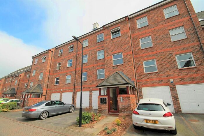 2 Bedroom Flat To Rent In Whitecross Gardens, York, North Yorkshire, YO31