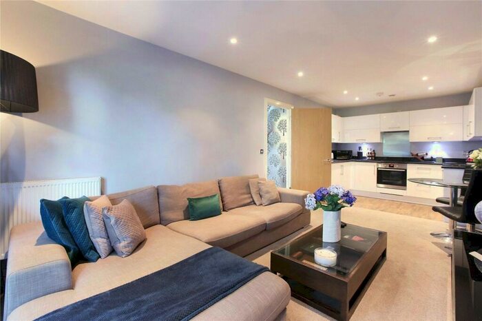 2 Bedroom Flat To Rent In Gwynne Road, Battersea, London, SW11