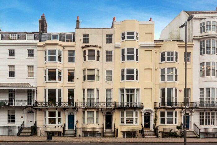 Flat To Rent In Pavilion Parade, Brighton, BN2