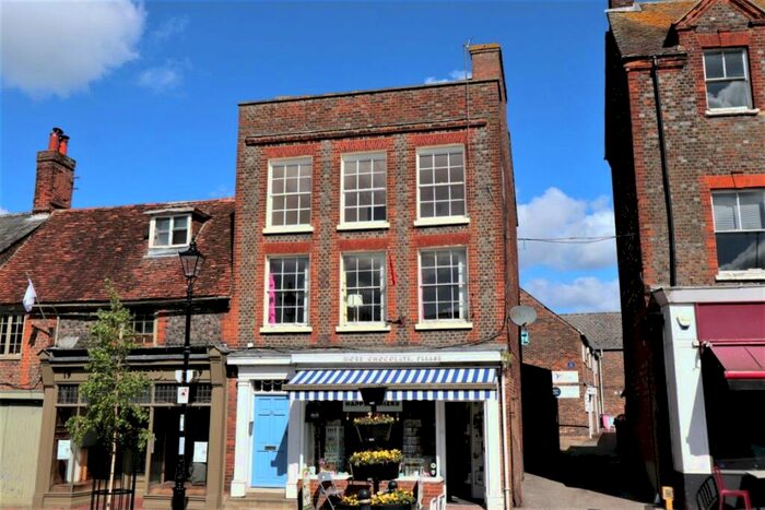 2 Bedroom Flat To Rent In High Street, Leighton Buzzard, Bedfordshire, LU7