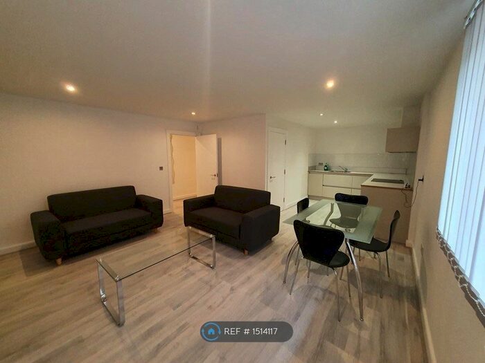 2 Bedroom Flat To Rent In Queensgate House, London, E3
