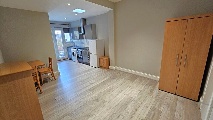 Studio To Rent In Cricklewood Lane, Cricklewood, NW2