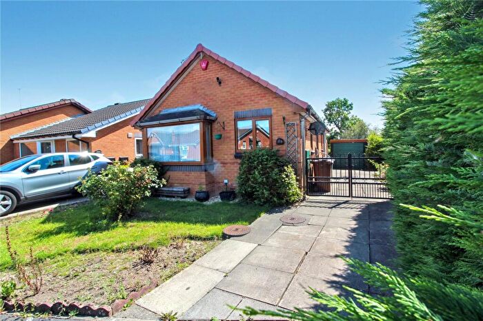 2 Bedroom Bungalow For Sale In Birchfields Rise, Leeds, LS14