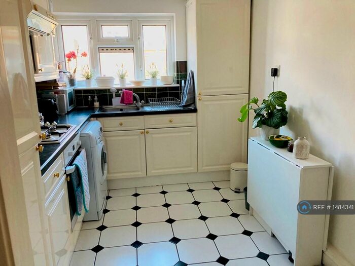 2 Bedroom Flat To Rent In Merthyr Terrace, London, SW13