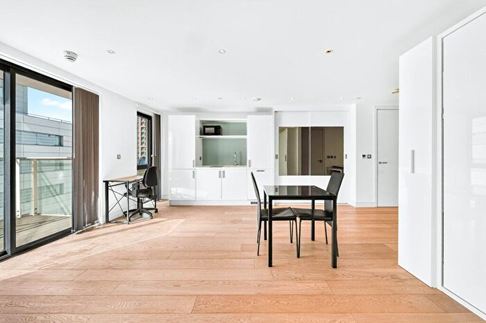 Flat To Rent In Kensington Apartments, Commercial Street, E1