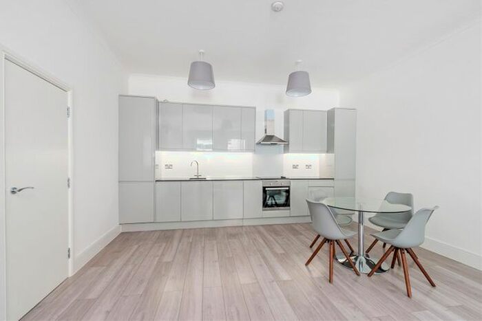 2 Bedroom Flat To Rent In Kensington High Street, Kensington, London, W8