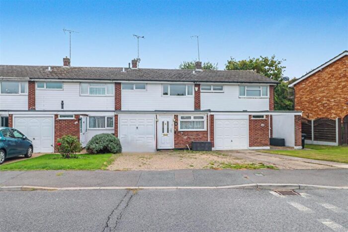 3 Bedroom Terraced House For Sale In Beauchamps Drive, Wickford, SS11