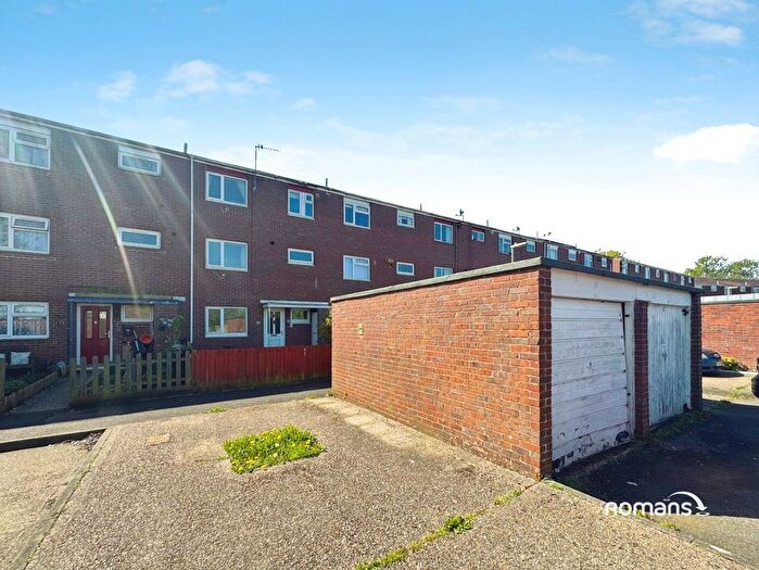 6 Bedroom Terraced House For Sale In Schubert Road, Basingstoke, Hampshire, RG22