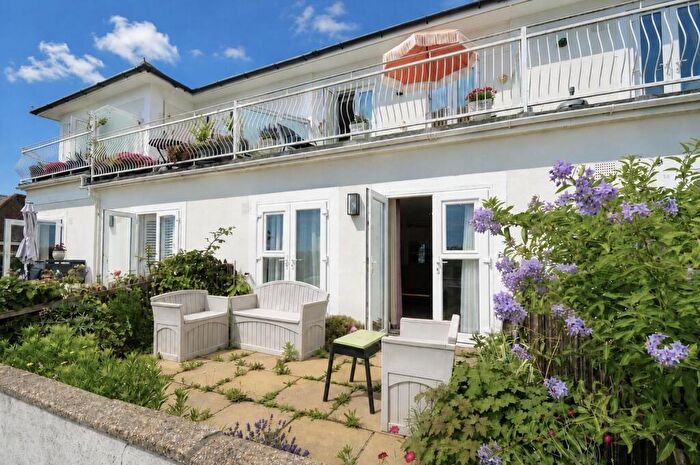 2 Bedroom Flat For Sale In Fantastic Sea Views * Lake, PO36