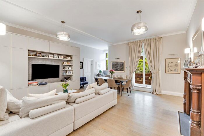 2 Bedroom Flat For Sale In Fitzjohns Avenue, Hampstead, NW3