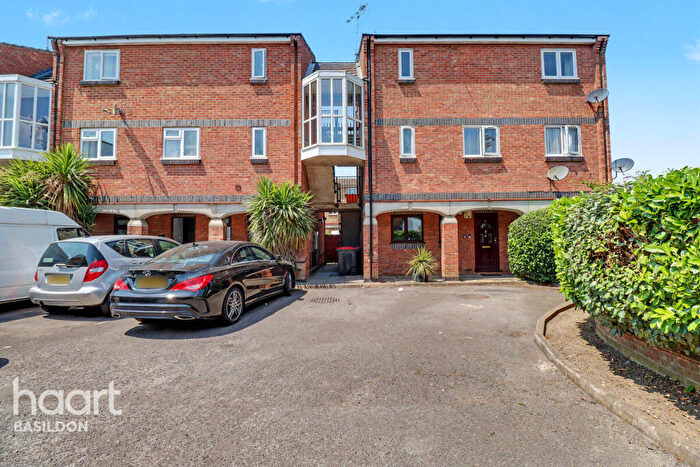 1 Bedroom Apartment For Sale In Calvert Drive, Basildon, SS13