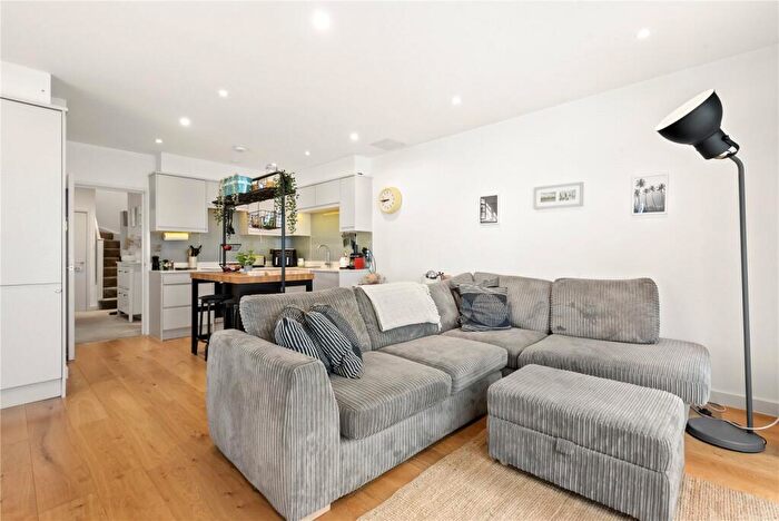 4 Bedroom Apartment For Sale In Fontenoy Road, London, SW12
