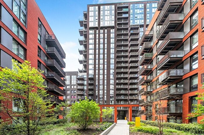 2 Bedroom Flat For Sale In Viaduct Gardens, Nine Elms, SW11