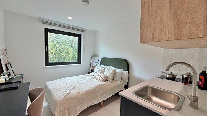 Studio To Rent In Commercial Road, London, E14