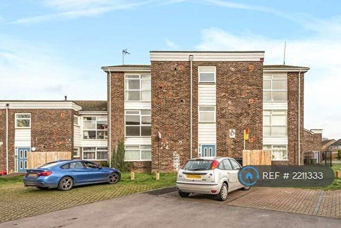 2 Bedroom Flat To Rent In Daisy Bank, Oxfordshire, OX14