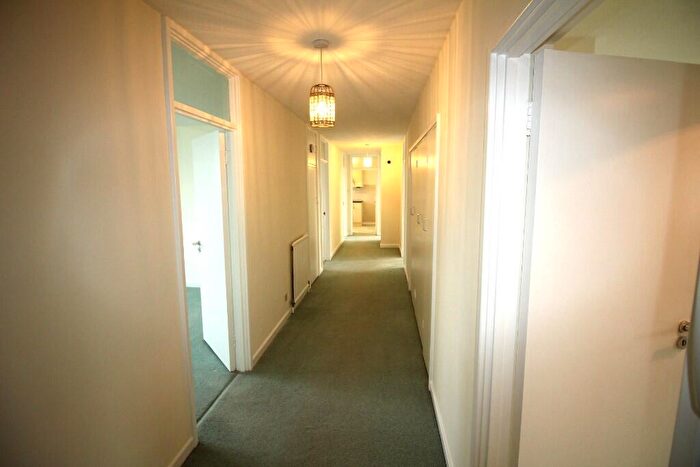 3 Bedroom Flat To Rent In St. Johns Road, Eastbourne, East Sussex, BN20