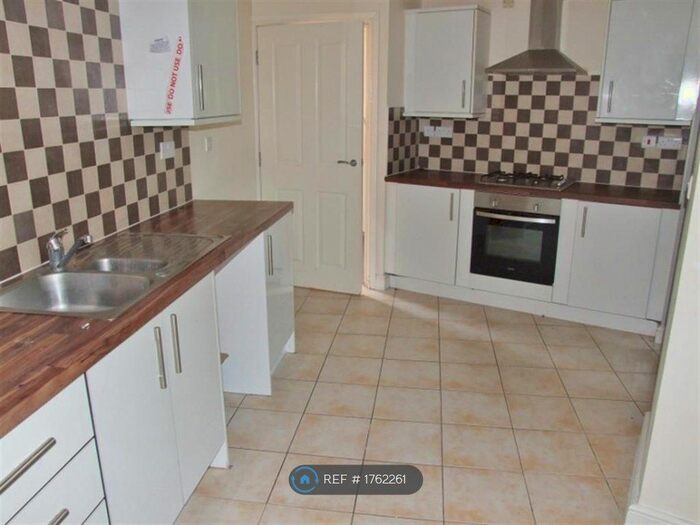 4 Bedroom End Of Terrace House To Rent In Hebble View, Siddal, Halifax, HX3
