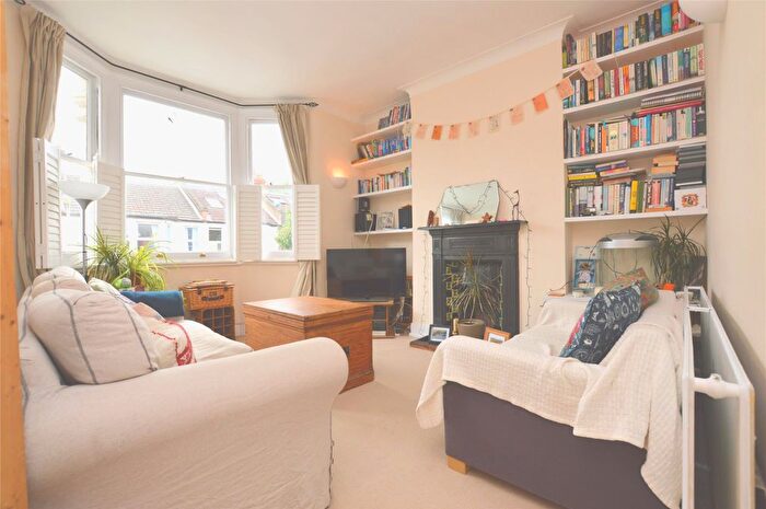 3 Bedroom Maisonette To Rent In Strathville Road, London, SW18