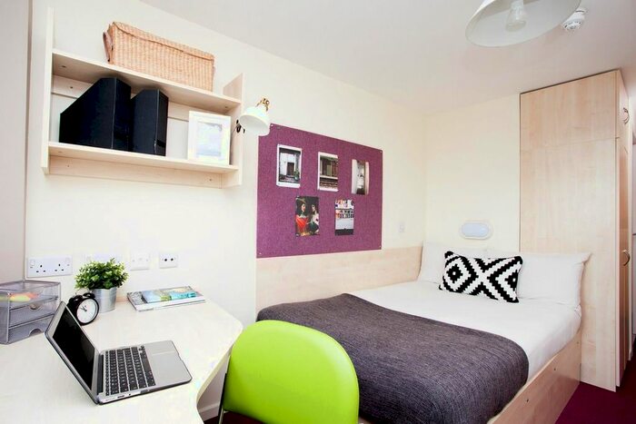 1 Bedroom Flat To Rent In Crown Street, Reading, RG1