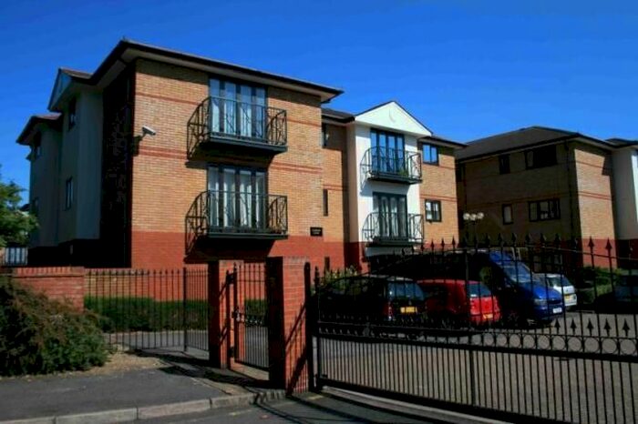 2 Bedroom Flat To Rent In Ludlow Road, Maidenhead, SL6