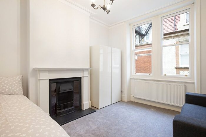 1 Bedroom Flat To Rent In Charing Cross Road, Covent Garden, WC2H