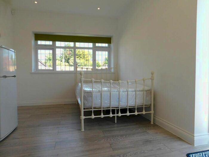 Studio To Rent In Pield Heath Avenue, Uxbridge UB8