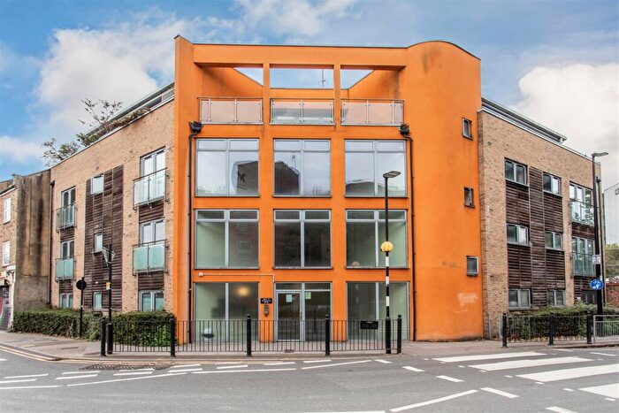 2 Bedroom Flat For Sale In Salmon Lane, Limehouse, E14