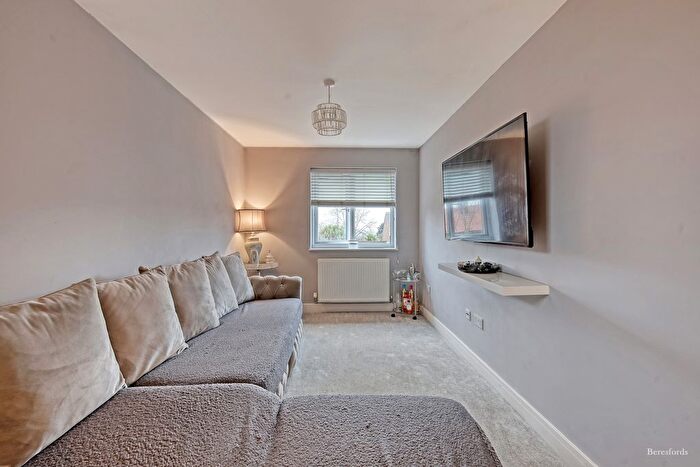 1 Bedroom Flat For Sale In Gatwick View, Billericay, CM12