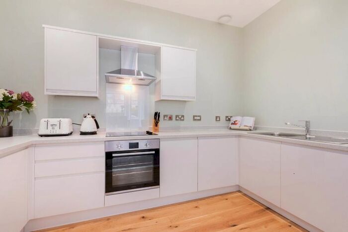 3 Bedroom Flat To Rent In Montgomery Street, Hillside, Edinburgh, EH7