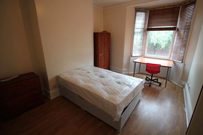 3 Bedroom Flat To Rent In Stratford Grove West, Newcastle Upon Tyne, NE6