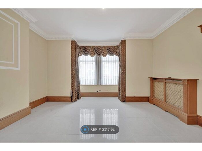 6 Bedroom Terraced House To Rent In Burges Road, London, E6