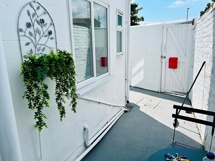 1 Bedroom Flat For Sale In London Road, Bognor Regis, PO21