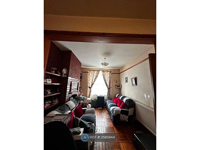 3 Bedroom Terraced House To Rent In North Street, Crewkerne, TA18