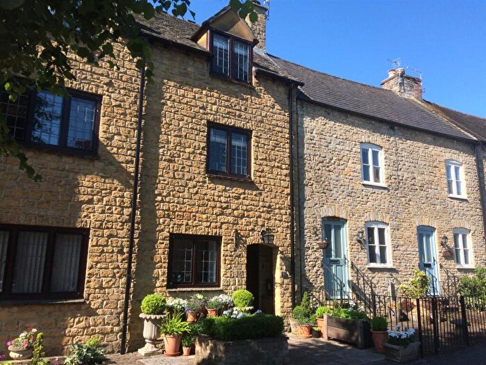 3 Bedroom Town House For Sale In Parkland Mews, Stow-on-the-Wold, GL54