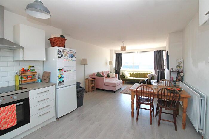 2 Bedroom Flat To Rent In Farringdon Road, Marden Estate, NE30