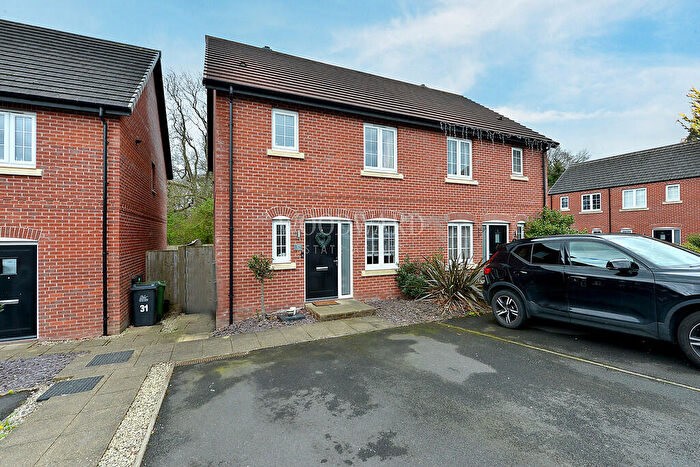 3 Bedroom Semi Detached House For Sale In Damstead Park Avenue, Alfreton, DE55