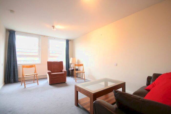 1 Bedroom Flat To Rent In Lily Close, St Pauls Court, W14