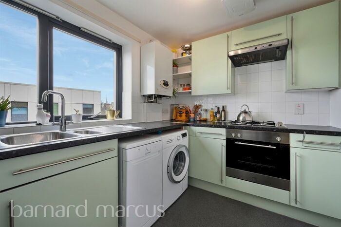 2 Bedroom Flat To Rent In Coade Court, Stockwell, London, SW4