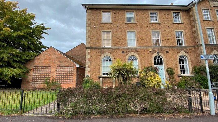 3 Bedroom Terraced House To Rent In Trinity Road, Taunton, TA1