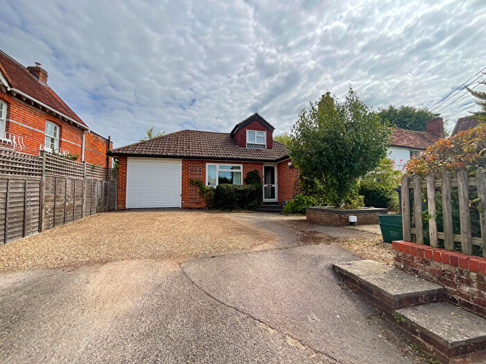 3 Bedroom Bungalow For Sale In Mallowry, Upper Basildon, Reading, Berkshire, RG8