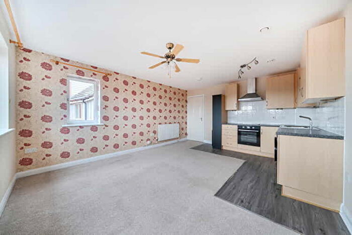 2 Bedroom Flat For Sale In Thornfield Square, Nottingham, Derbyshire, NG10