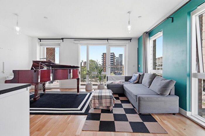 2 Bedroom Flat For Sale In Wimhurst Court, Canary Wharf, E14