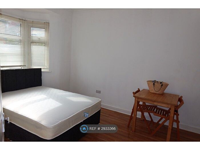 Studio To Rent In York Road, London, E17