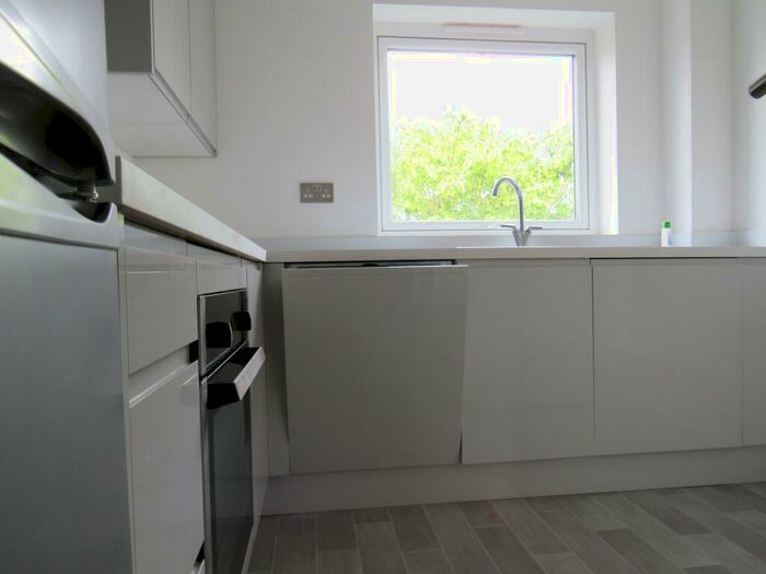1 Bedroom Apartment To Rent In Wellfield Close, Hatfield, AL10