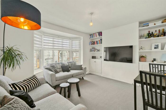 2 Bedroom Apartment To Rent In Meadowcroft Road, Palmers Green, N13